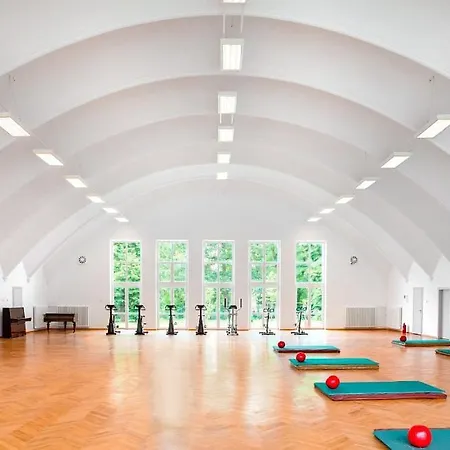 Bialy Dom * Констанцин-Езёрна